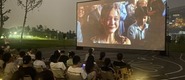 （嗯～上了我jb艹我小网站转载）成都秋夜“新耍法”：到公园看坝坝电影